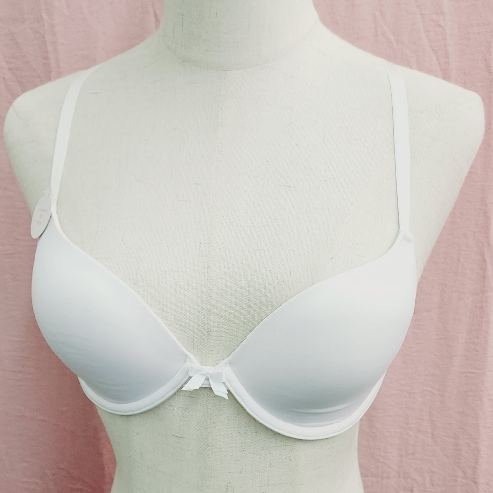 Xhilaration Women's Lightly Lined T-Shirt Bra with ConvertableStarps-(32C)